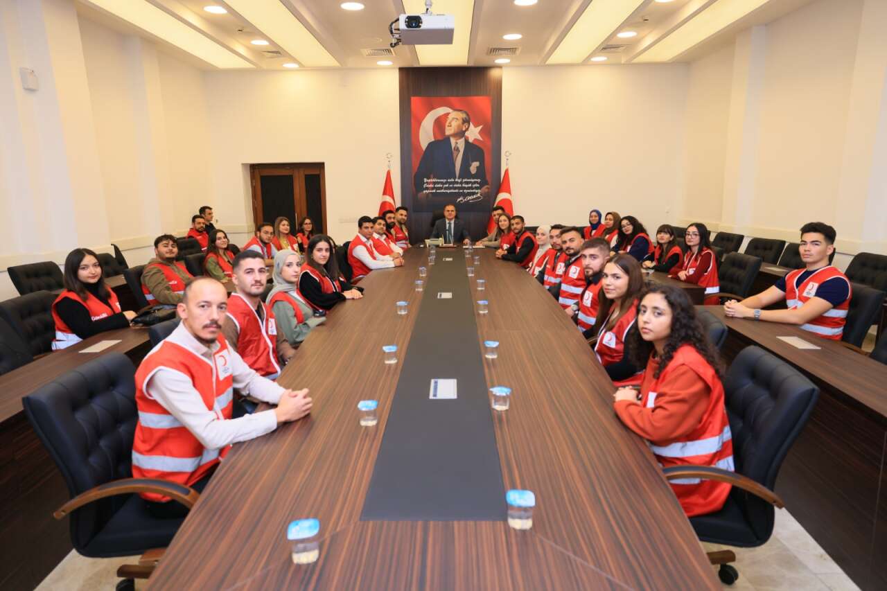 Muğla Genç Kızılay'dan Vali Akbıyık'a Ziyaret 1